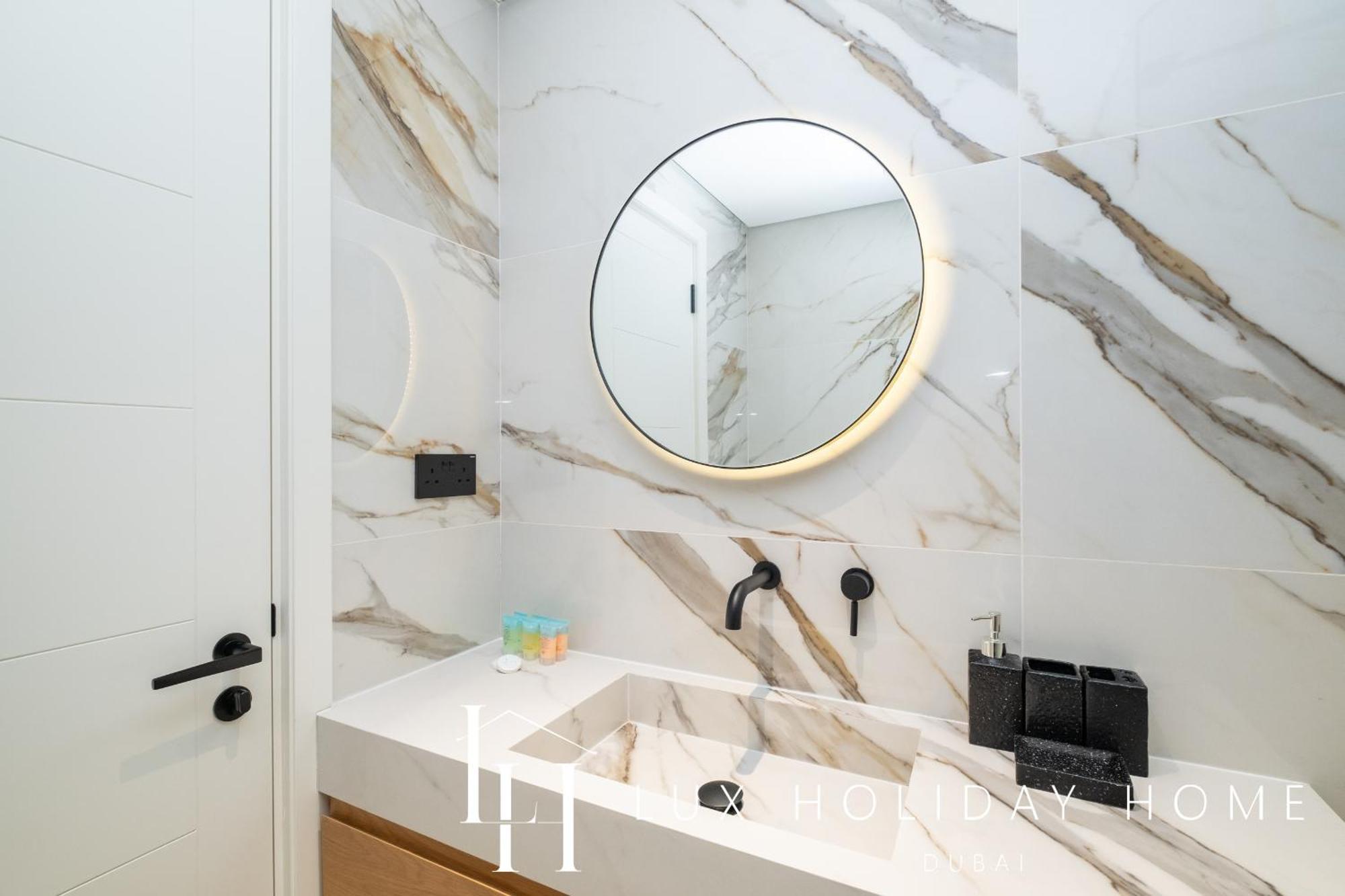 Lux The Premium Marina Sea View Apartment