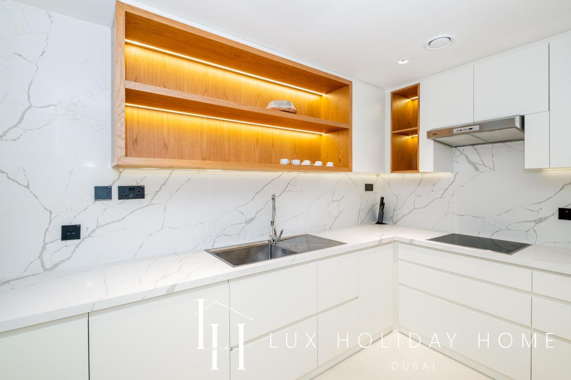 Apartment Lux The Premium Marina Sea View